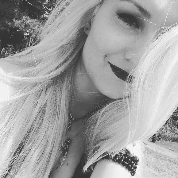 Meet your Posher, Caitlin - Picture 1 of 1